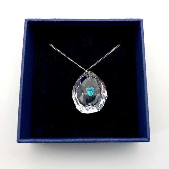 Swarovski Blue Heart Pendant with chain - Picture 5 of 6